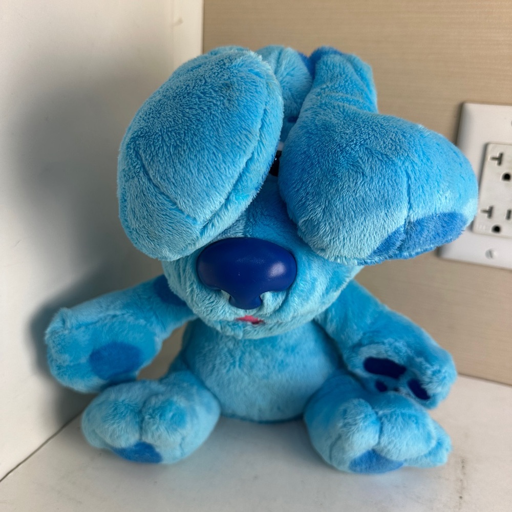 Blue's Clues & You! Peek-A-Blue Interactive 10" Plush Barks Plays Peek A Boo